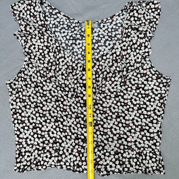 🌼 Super cute floral peplum crop top! 🌼 - Picture 3 of 8